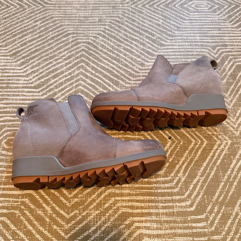 Sorel Evie Chelsea Boots Womens 7.5 Taupe Nubuck Leather Lug Sole Ankle Boot